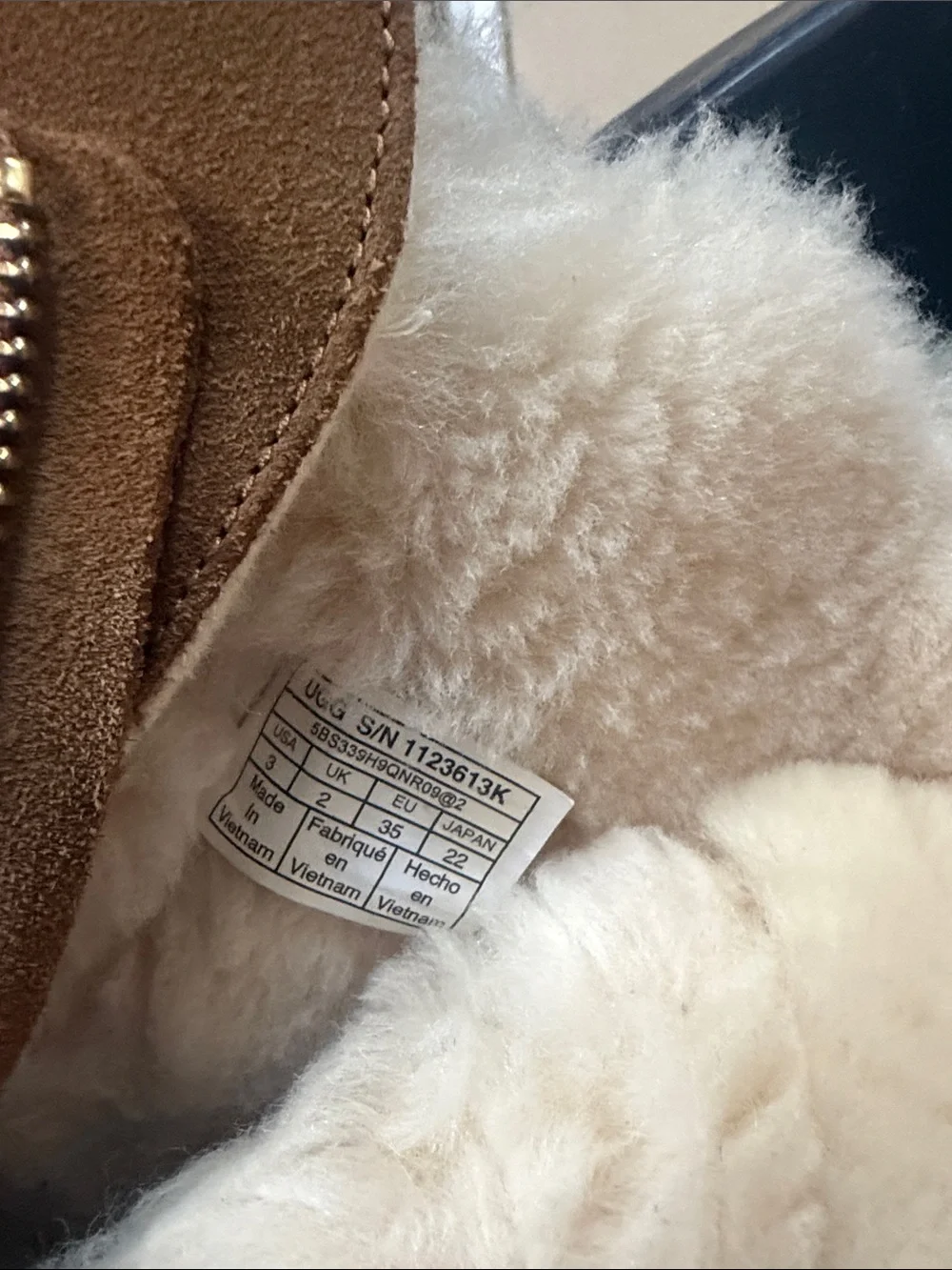 UGG Kids Classic Mini Zip Boots – Chestnut – Youth Girls Size 3